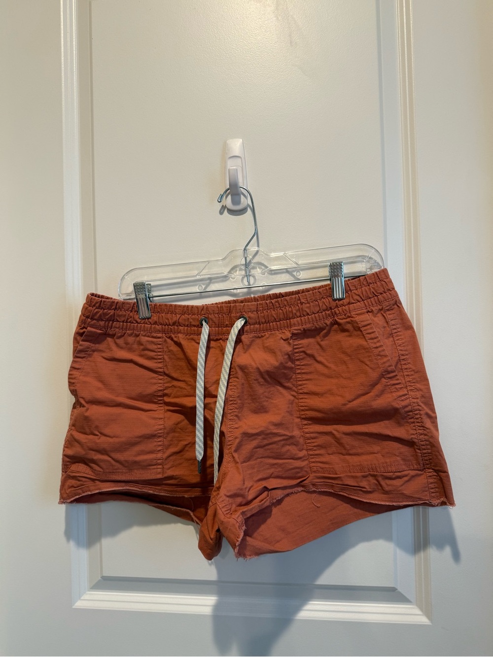 Vuori Size Medium Women's Rust Drawstring Casual Shorts